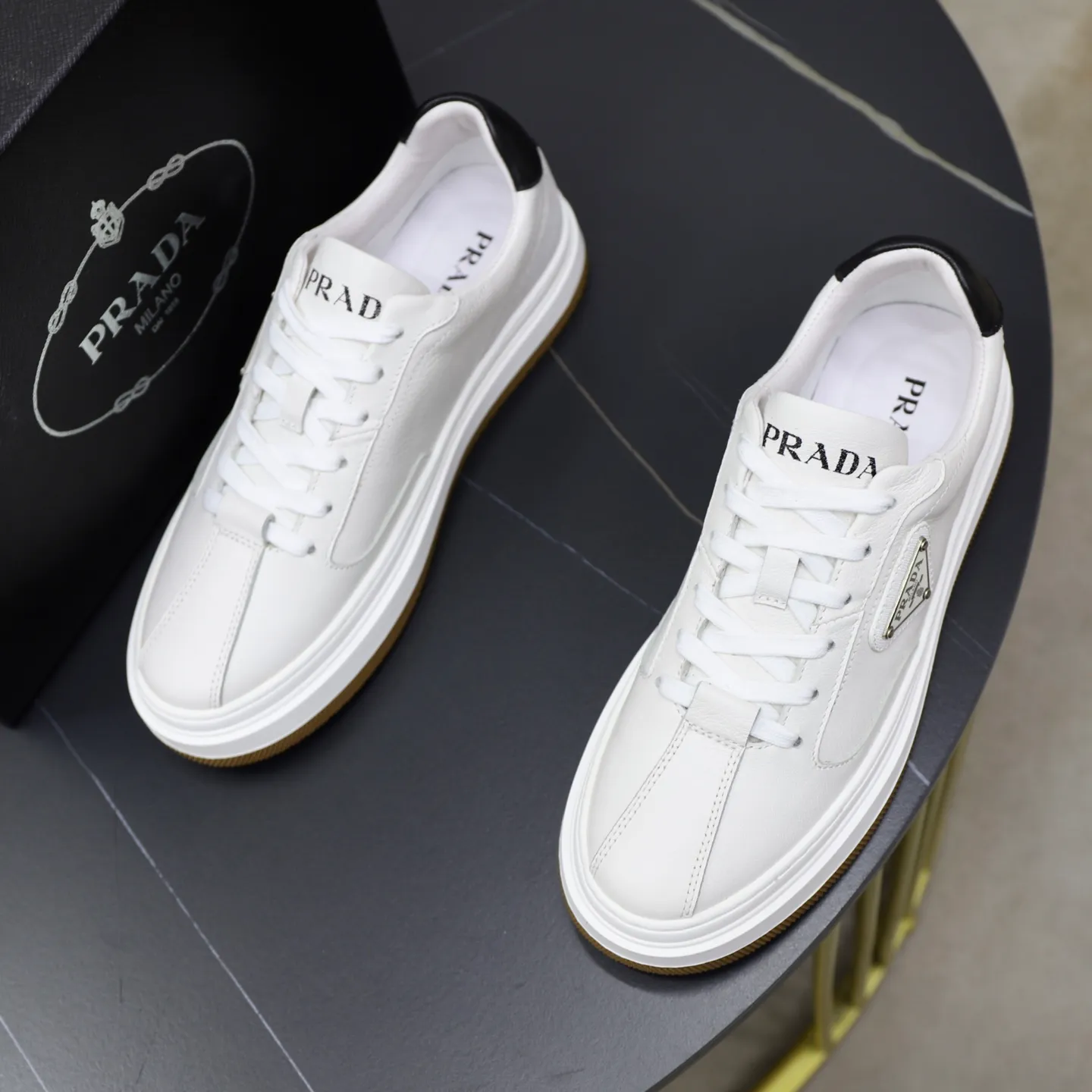 Men's shoes: 440💰🙅‍♂️🙅‍♂️🙅‍♂️ Brand: PRADA Standard code: 38–44 (45 can be customized) Level: Same as the official website Material: Original cowhide fabric Comfortable pigskin lining Lightweight and wear-resistant outsole Style category: Men's fashionable casual shoes and boots Running sneakers Distinguished luxury brand elements Top luxury Color: actual picture color